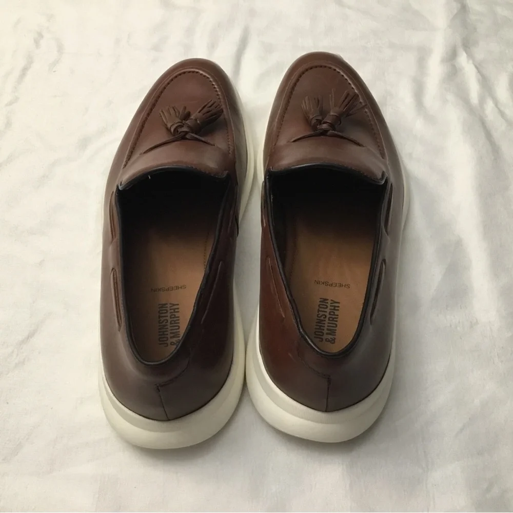 JOHNSTON & MURPHY Sleek Brown and White Slip-On Loafers for Casual Comfort